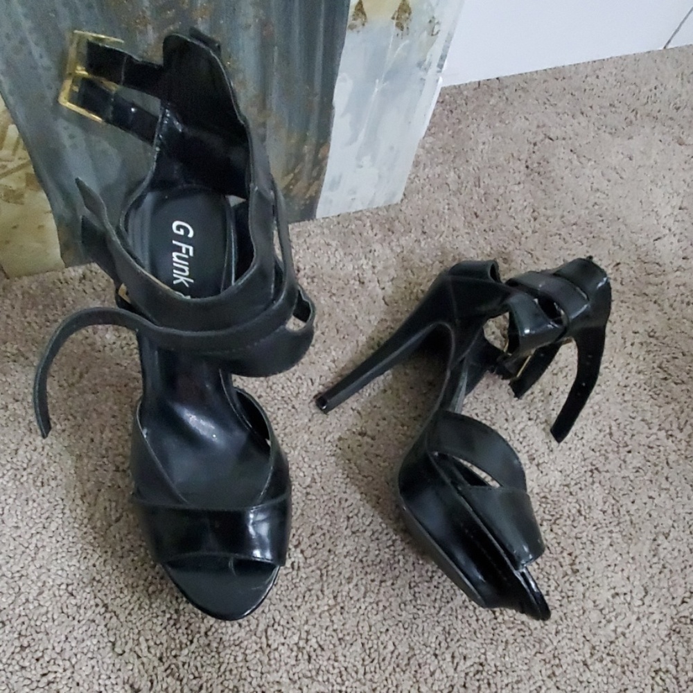 Shoes - Picture 2 of 3